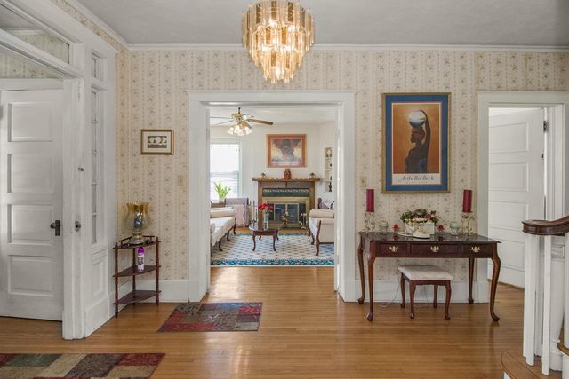 451 Lynnhurst Avenue E, Saint Paul, MN 55104