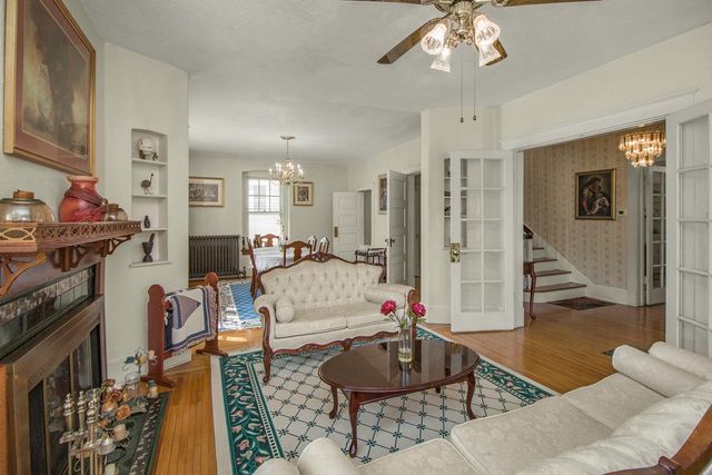 451 Lynnhurst Avenue E, Saint Paul, MN 55104