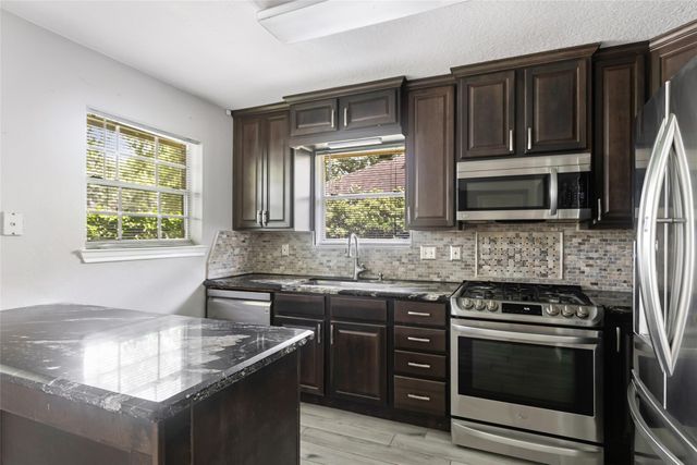 5519 Chisholm Trail, Dickinson, TX 77539