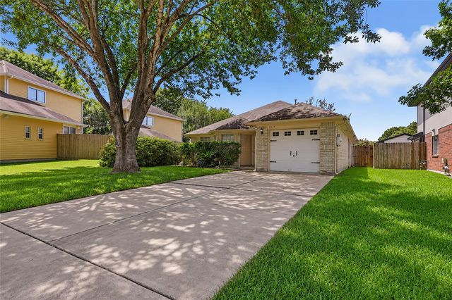 5519 Chisholm Trail, Dickinson, TX 77539