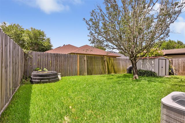 5519 Chisholm Trail, Dickinson, TX 77539