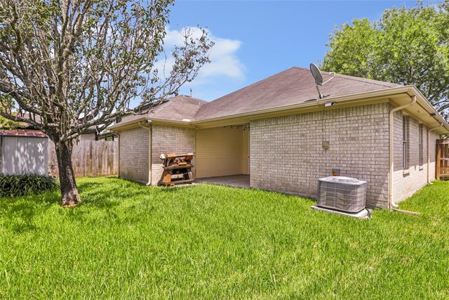 5519 Chisholm Trail, Dickinson, TX 77539