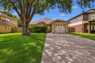 5519 Chisholm Trail, Dickinson, TX 77539