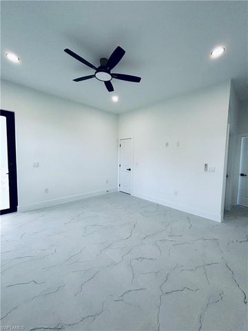 563 Oakshire LN, Lehigh Acres, FL 33972