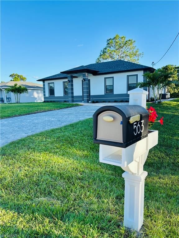 563 Oakshire LN, LEHIGH ACRES, FL 33972 — photo 2