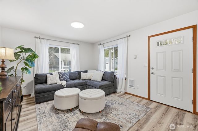 427 Oak Hill Lane, Burlington, WA 98233