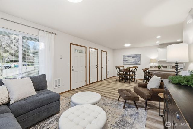 427 Oak Hill Lane, Burlington, WA 98233