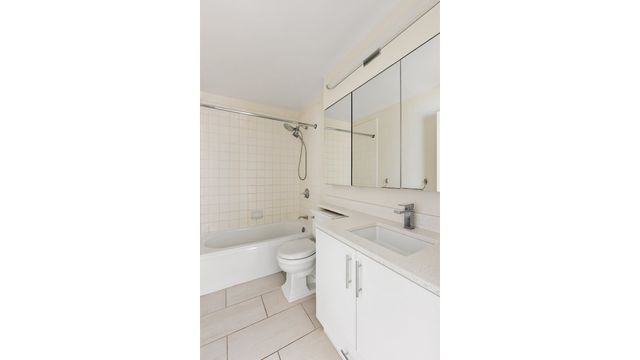350 E 72nd St Apt 4A, New York City, NY 10021