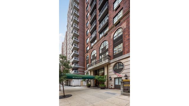 350 E 72nd St Apt 4A, New York City, NY 10021