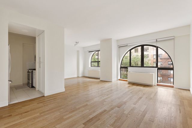 350 E 72nd St Apt 4A, New York City, NY 10021