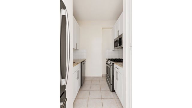 350 E 72nd St Apt 4A, New York City, NY 10021