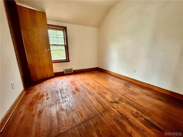 2104 Walnut Avenue, Niagara Falls, NY 14301