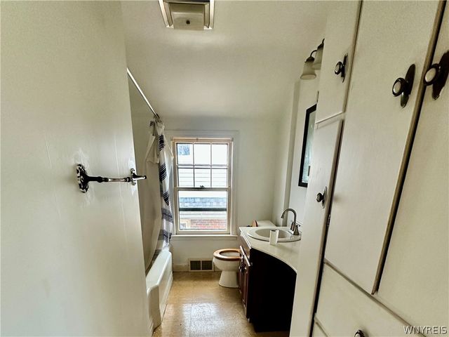 2104 Walnut Avenue, Niagara Falls, NY 14301