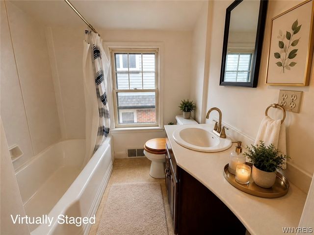 2104 Walnut Avenue, Niagara Falls, NY 14301