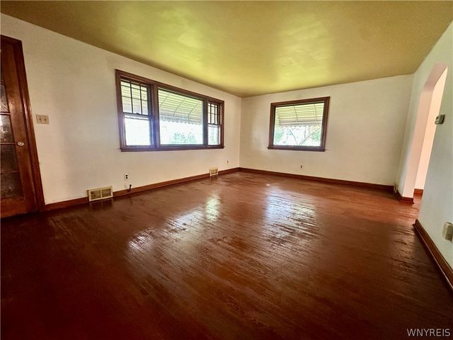2104 Walnut Avenue, Niagara Falls, NY 14301