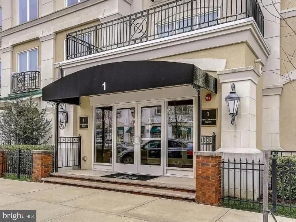 1 N COMMERCE SQ #301, ROBBINSVILLE, NJ 08691 — exterior