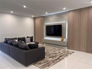 10431 NW 82nd St 1, Doral, FL 33178