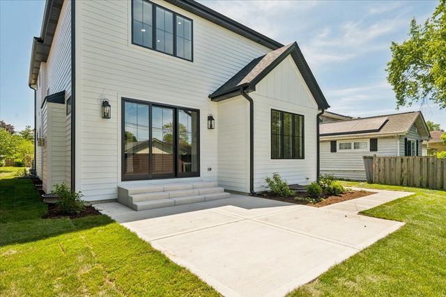1404 S Ashland Avenue, Park Ridge, IL 60068