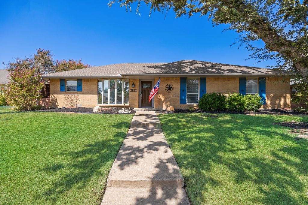 1931 Robin Meadow Drive, Carrollton, TX 75007 — exterior