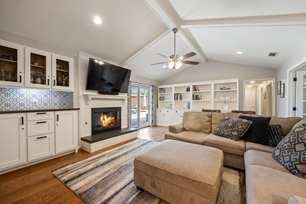 1931 Robin Meadow Drive, Carrollton, TX 75007 — photo 3
