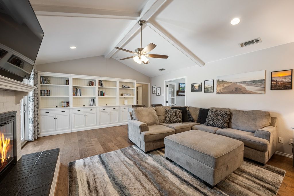 1931 Robin Meadow Drive, Carrollton, TX 75007 — photo 4