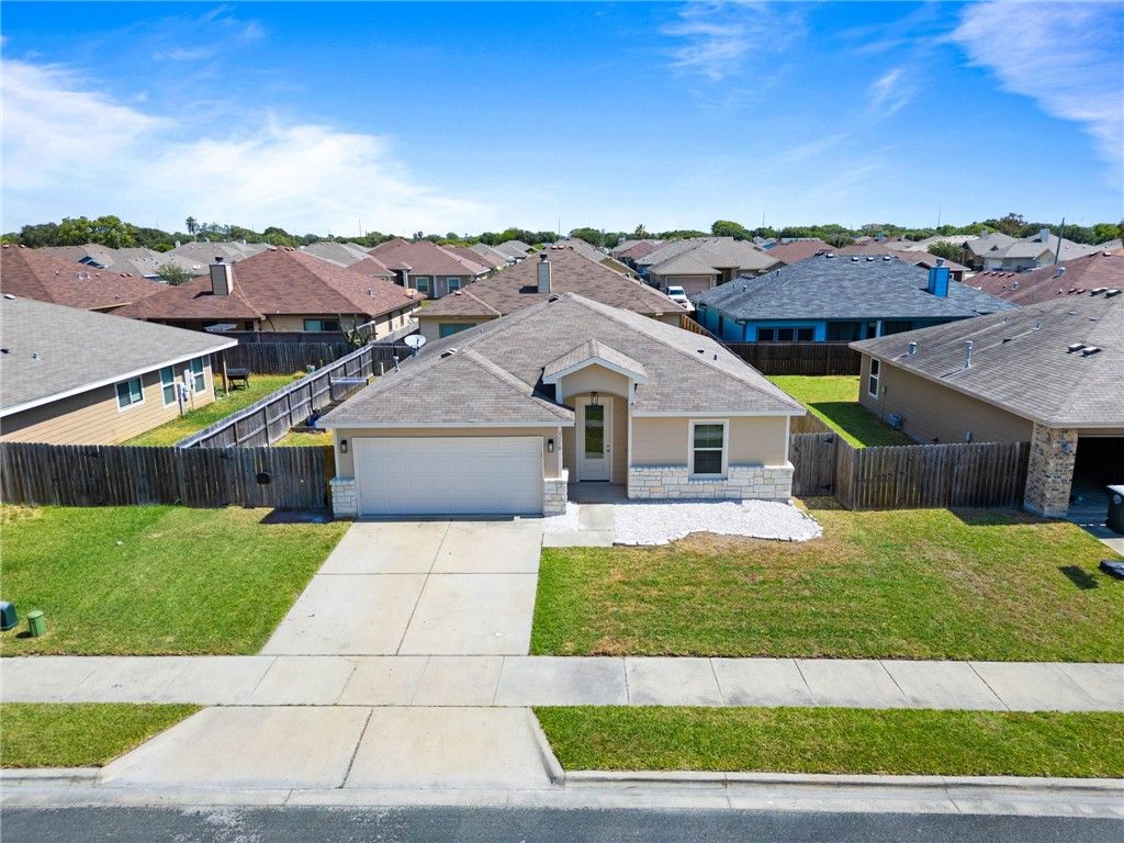 1110 Fallow Lane, Corpus Christi, TX 78418 — exterior