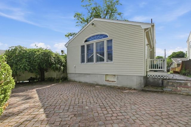 29 Cleveland, Medford, MA 02155
