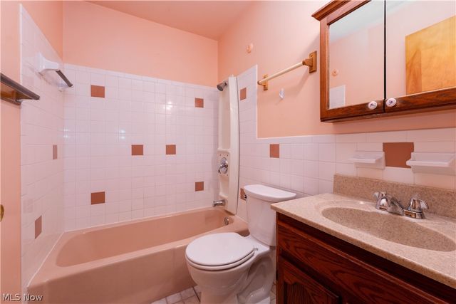 8690 Elmfield Street NW, Canal Fulton, OH 44614