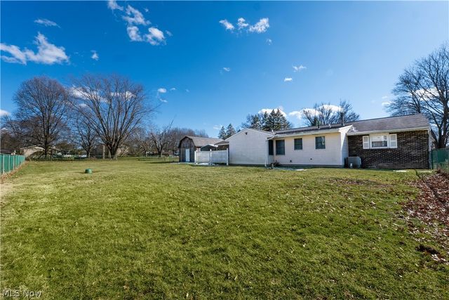 8690 Elmfield Street NW, Canal Fulton, OH 44614