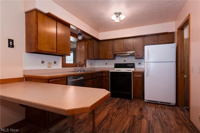 8690 Elmfield Street NW, Canal Fulton, OH 44614