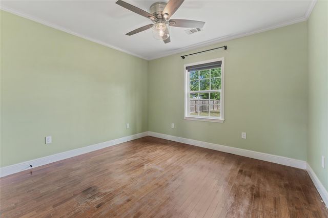 511 Jones Road, Highlands, TX 77562