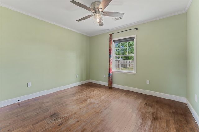 511 Jones Road, Highlands, TX 77562