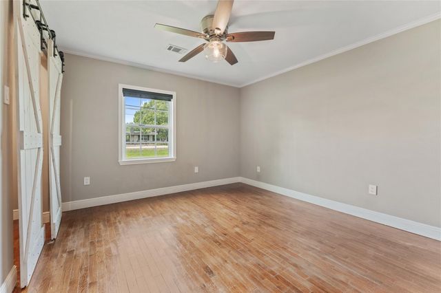 511 Jones Road, Highlands, TX 77562