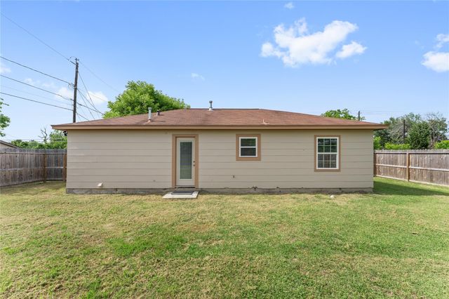 511 Jones Road, Highlands, TX 77562