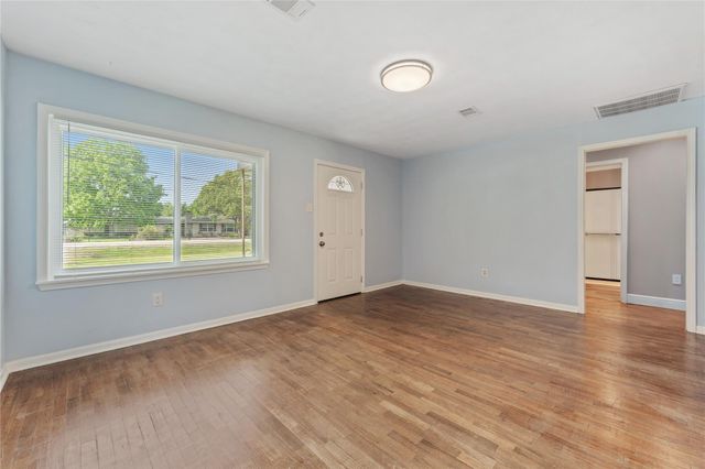 511 Jones Road, Highlands, TX 77562