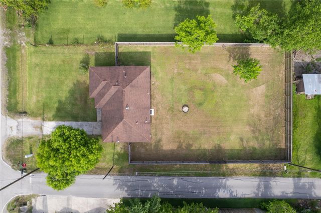 511 Jones Road, Highlands, TX 77562