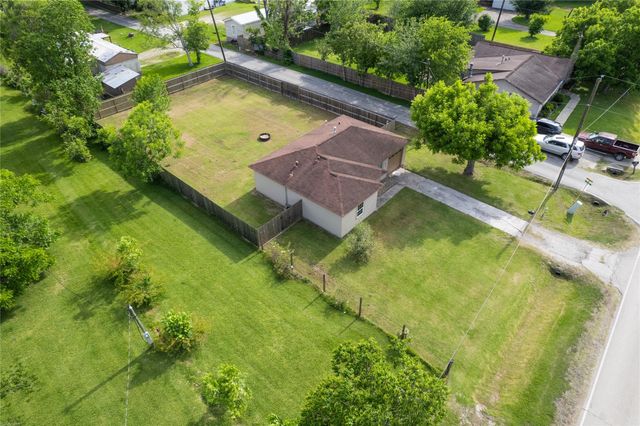 511 Jones Road, Highlands, TX 77562