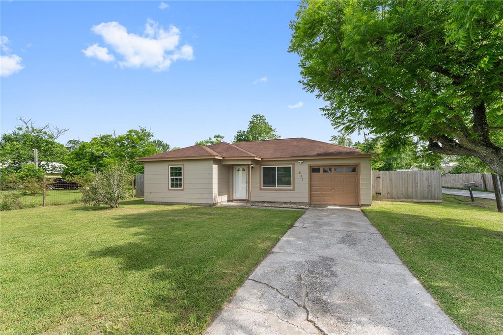 511 Jones Road, Highlands, TX 77562