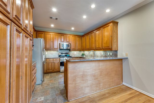 9126 Cochran Heights Drive, Dallas, TX 75220