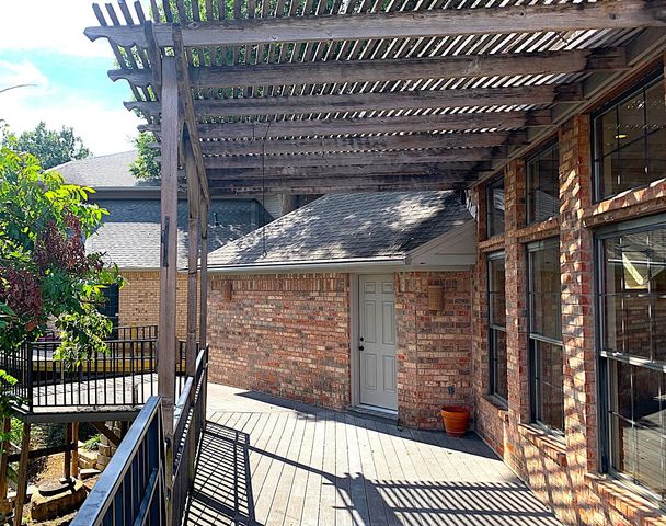 9126 Cochran Heights Drive, Dallas, TX 75220