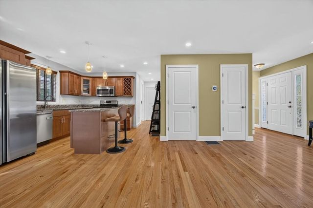 95 Prospect Ter, Brockton, MA 02301
