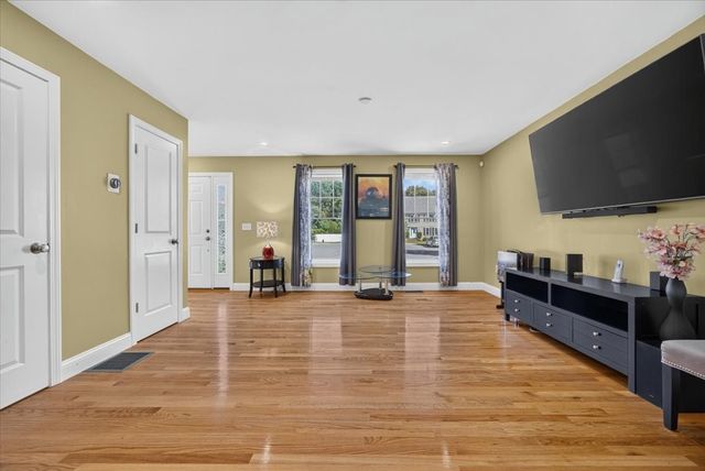 95 Prospect Ter, Brockton, MA 02301