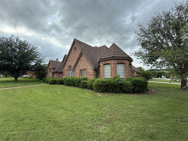 500 Evergreen Drive, Hurst, TX 76054