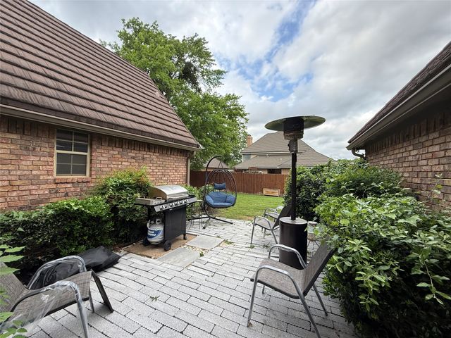 500 Evergreen Drive, Hurst, TX 76054