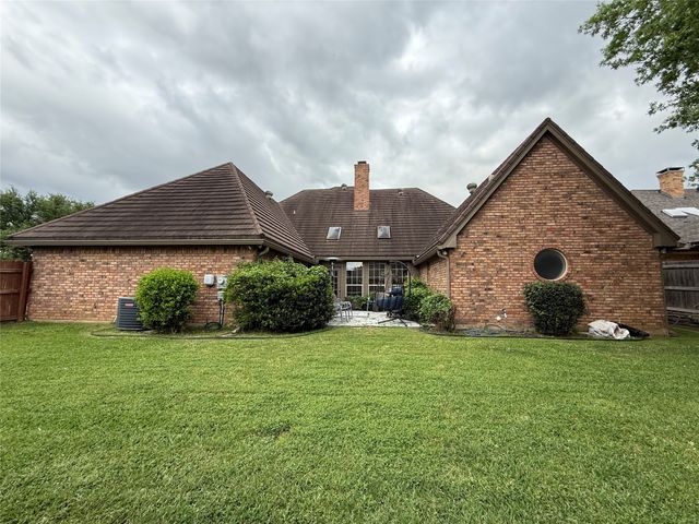 500 Evergreen Drive, Hurst, TX 76054