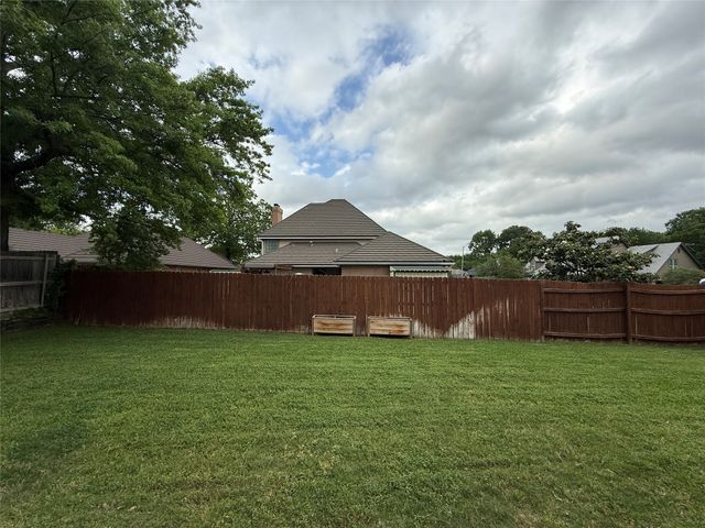 500 Evergreen Drive, Hurst, TX 76054