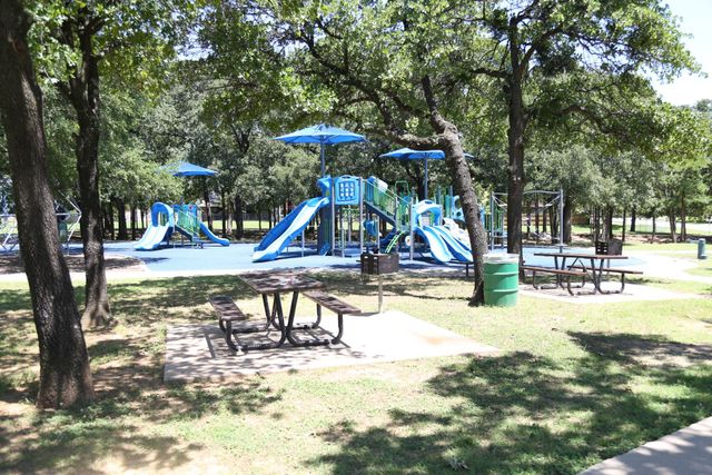 500 Evergreen Drive, Hurst, TX 76054