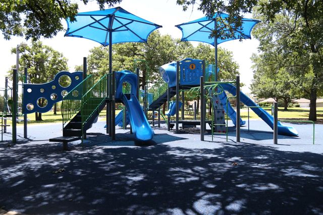 500 Evergreen Drive, Hurst, TX 76054