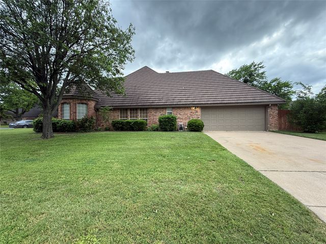 500 Evergreen Drive, Hurst, TX 76054