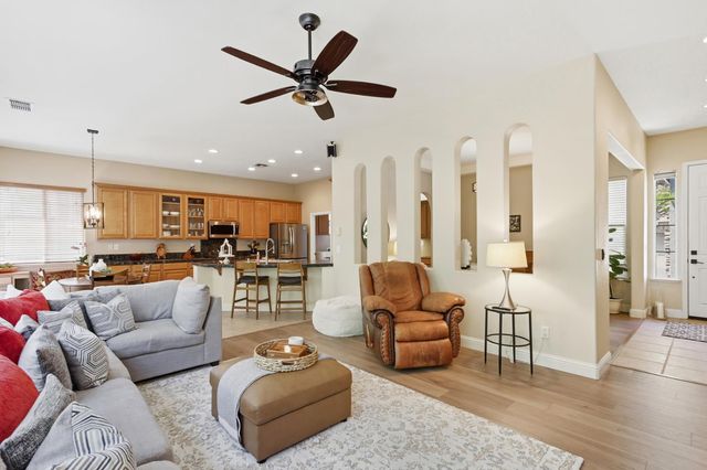 800 Morningside Dr, Folsom, CA 95630